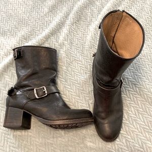 Frye Black leather heeled boots size 9
